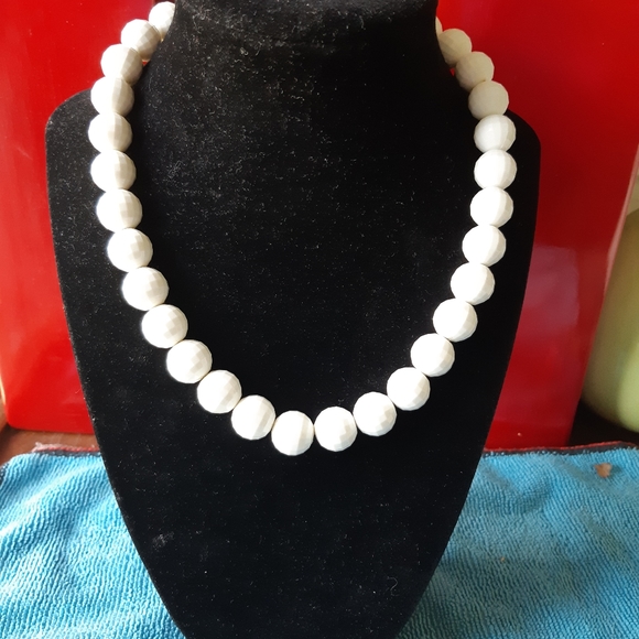 Vintage Monet White Bead Necklace - Picture 2 of 8